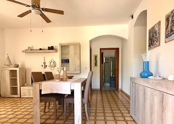 Sea Rocks House 別荘 オルビア